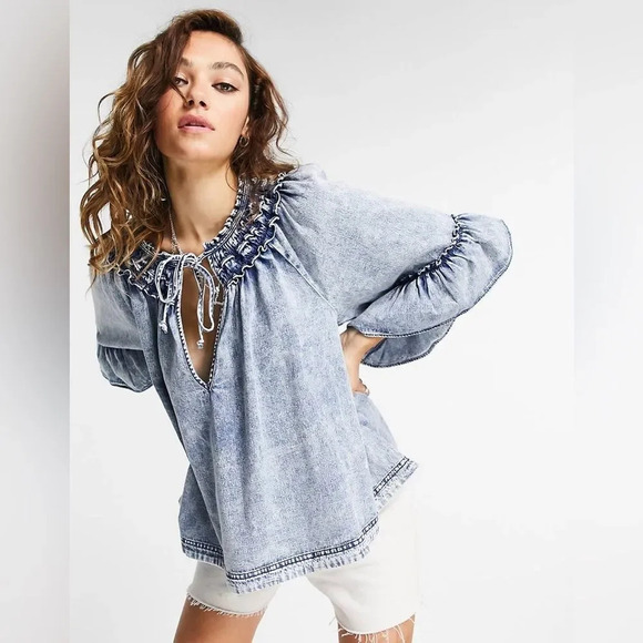 FREE PEOPLE NWOT Ainsley Smock‎ Top in Indigo Wash - Picture 1 of 8